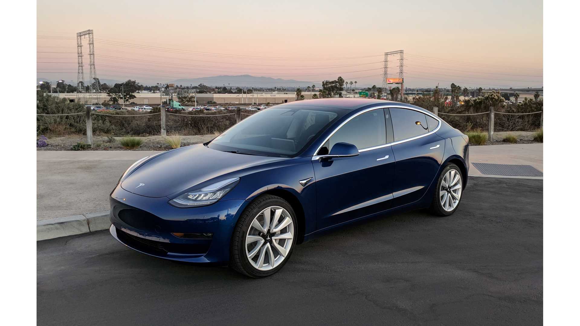Tesla Trazione Integrale (AWD) vs Trazione Posteriore (RWD)