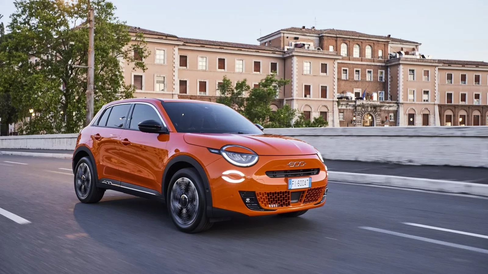Fiato 600e arancio su strada