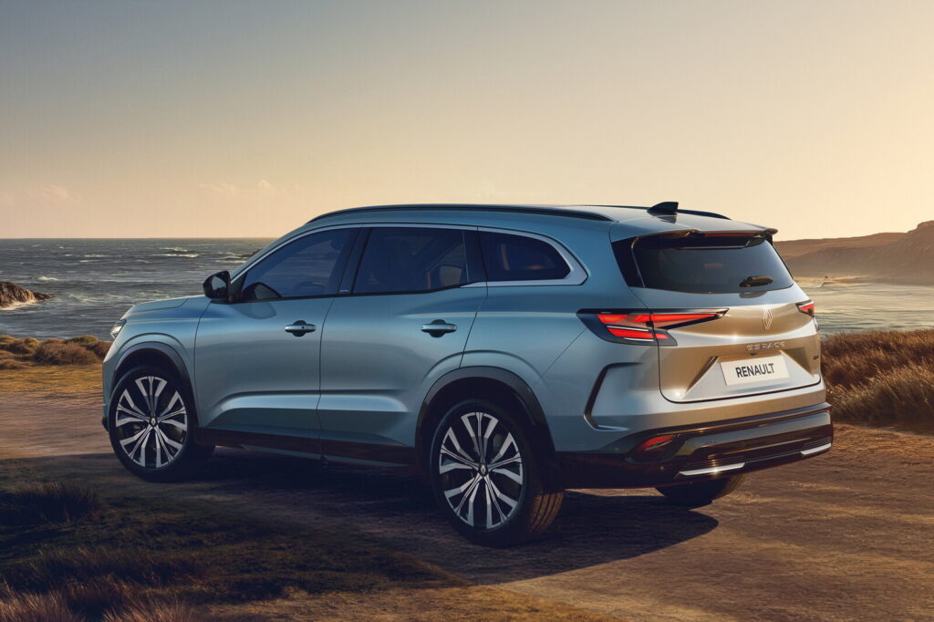 Renault Espace 2025 Restyling : più tecnologico, più elegante, sempre familiare 1 Renault Espace 2025 restyle 2